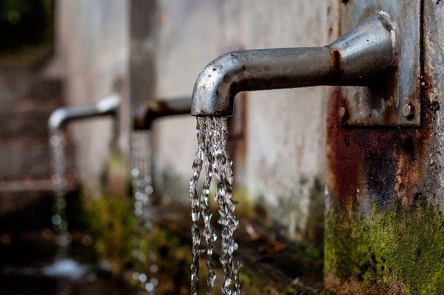 Cosa si deve fare se si ha una perdita d'acqua in casa